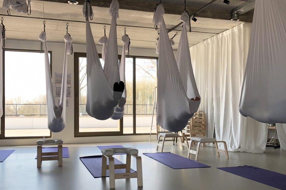 FitYoga Brugge - aerial yoga
