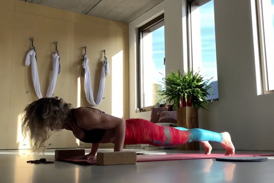 vanessabarbierfityogabrugge-ashtanga-vinyasa-yoga.jpg